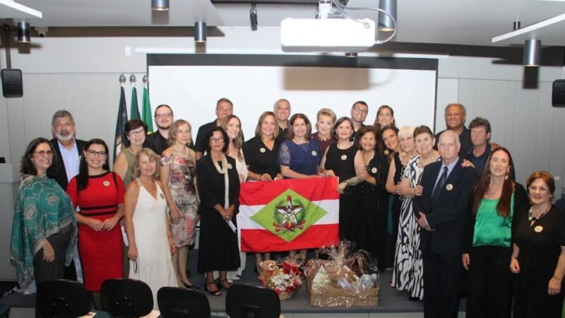 Palhoça vive noite histórica com fundação do Núcleo Cultural da Rede Sem Fronteiras em Santa Catarina