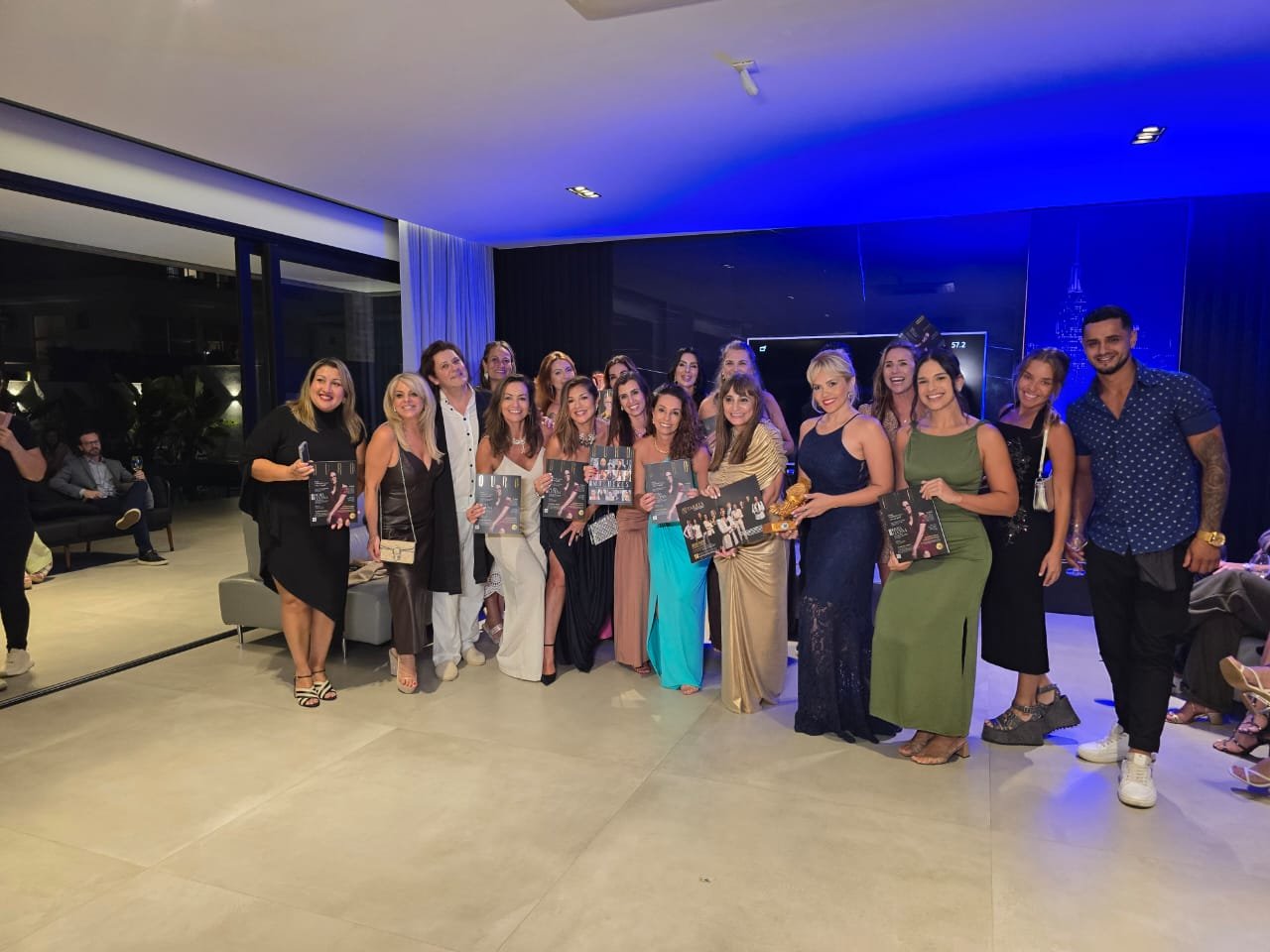 Gastronomia, glamour e experiências exclusivas marcam o lançamento da nova edição da Revista Ouro Dubai em Jurerê Internacional