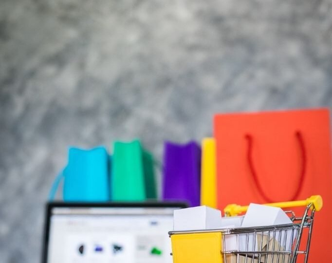 Calendário promocional do e-commerce vira sequência de “minis Black Fridays”