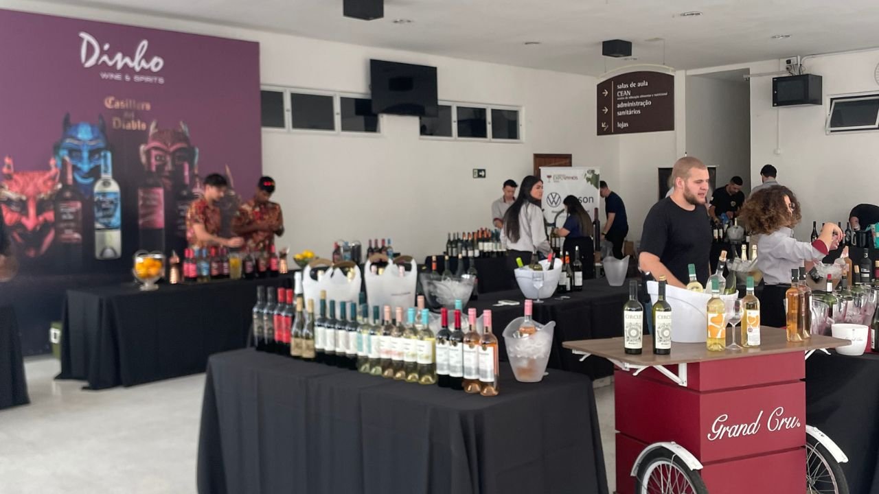 12ª Curitiba Expovinhos reúne mais de 400 rótulos no Mercado Municipal