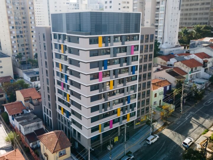 Mais de 1,5 milhão de estudantes vivem longe da cidade de origem e mobilidade universitária cresce no segundo semestre 