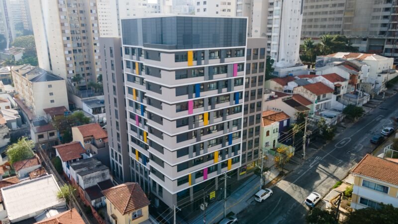 Mais de 1,5 milhão de estudantes vivem longe da cidade de origem e mobilidade universitária cresce no segundo semestre 