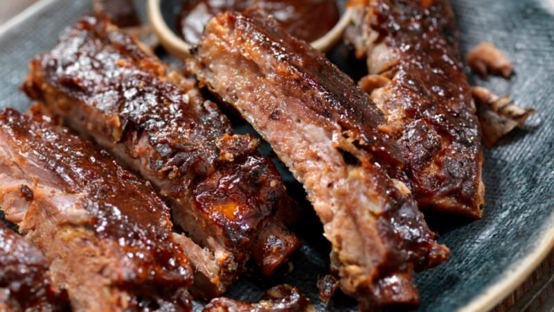 Rua 24 Horas recebe Festival da Costelinha Barbecue com preparos por apenas R$ 39,90